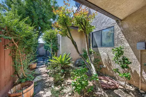 Exterior - 1657 Willow Ave, Clovis, CA 93612 photo 6 of 9