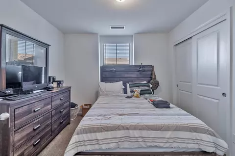 Bedroom - 915 Winchell Way W, Madera, CA 93636 photo 4 of 5