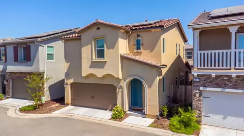 Exterior - 915 Winchell Way W, Madera, CA 93636 photo 3 of 8