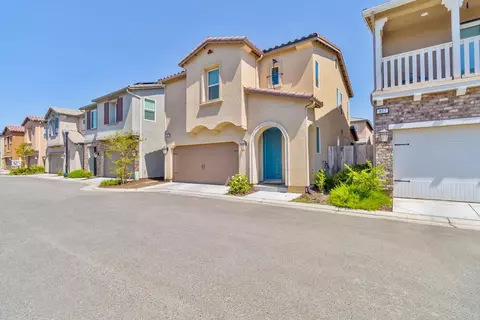 Exterior - 915 Winchell Way W, Madera, CA 93636 photo 4 of 8