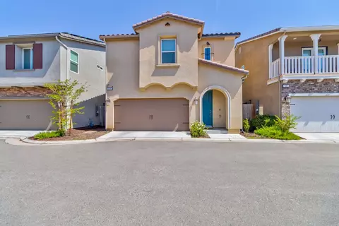 Exterior - 915 Winchell Way W, Madera, CA 93636 photo 5 of 8