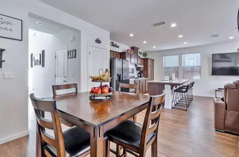 Dining - 915 Winchell Way W, Madera, CA 93636 photo 2 of 2