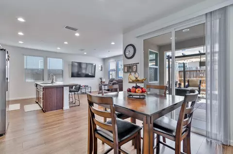 Dining - 915 Winchell Way W, Madera, CA 93636 photo 1 of 2