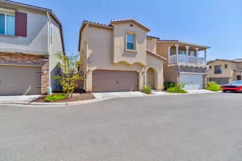 Exterior - 915 Winchell Way W, Madera, CA 93636 photo 6 of 8