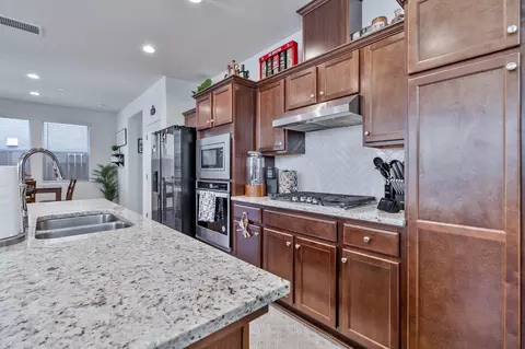 Kitchen - 915 Winchell Way W, Madera, CA 93636 photo 4 of 5