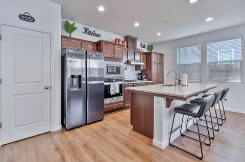Kitchen - 915 Winchell Way W, Madera, CA 93636 photo 1 of 5