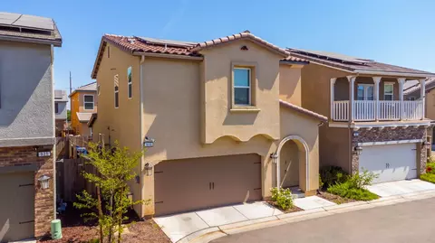 Exterior - 915 Winchell Way W, Madera, CA 93636 photo 2 of 8