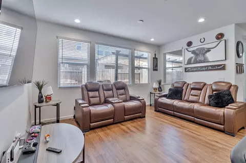 Living - 915 Winchell Way W, Madera, CA 93636 photo 1 of 1