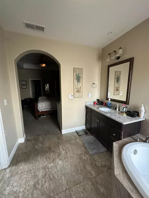 Bath - 669 Ficklin Dr, Madera, CA 93637 photo 4 of 5