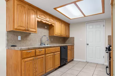 Kitchen - 5259 E Inyo St, Fresno, CA 93727 photo 3 of 3