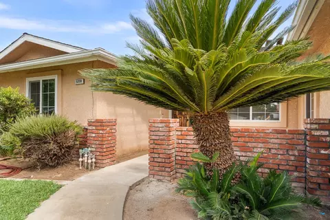 Exterior - 5259 E Inyo St, Fresno, CA 93727 photo 4 of 9