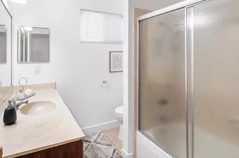 Bath - 5259 E Inyo St, Fresno, CA 93727 photo 1 of 2