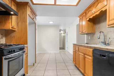 Entry Way - 5259 E Inyo St, Fresno, CA 93727 photo 1 of 2