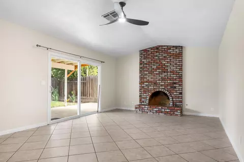 Living - 5259 E Inyo St, Fresno, CA 93727 photo 1 of 3