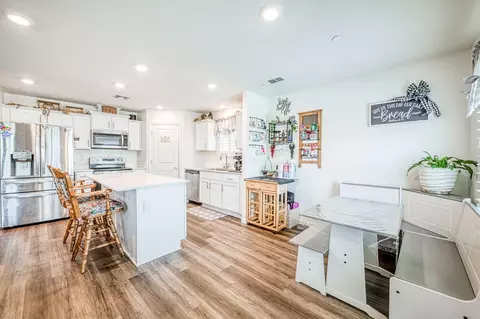 Kitchen - 1963 Cottle, Sanger, CA 93657 photo 4 of 5