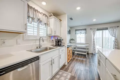 Kitchen - 1963 Cottle, Sanger, CA 93657 photo 3 of 5