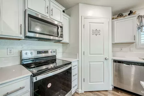 Kitchen - 1963 Cottle, Sanger, CA 93657 photo 2 of 5