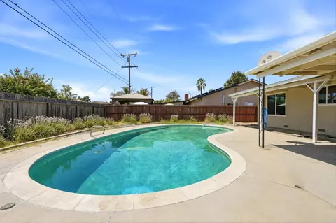 Exterior - 335 E Sycamore Dr, Hanford, CA 93230 photo 3 of 7