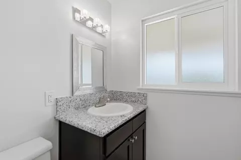 Bath - 335 E Sycamore Dr, Hanford, CA 93230 photo 5 of 5
