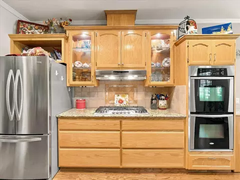 Kitchen - 52891 Arbor Ln, Oakhurst, CA 93644 photo 5 of 6