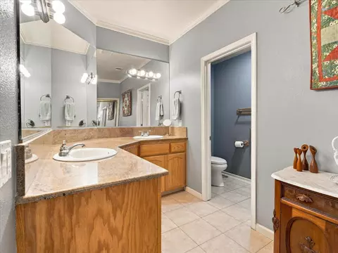 Bath - 52891 Arbor Ln, Oakhurst, CA 93644 photo 3 of 4
