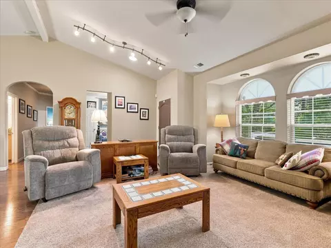 Living - 52891 Arbor Ln, Oakhurst, CA 93644 photo 2 of 7