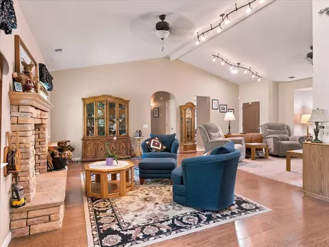 Living - 52891 Arbor Ln, Oakhurst, CA 93644 photo 7 of 7