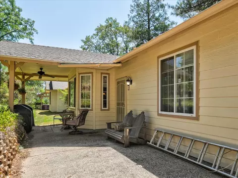 Exterior - 52891 Arbor Ln, Oakhurst, CA 93644 photo 14 of 20