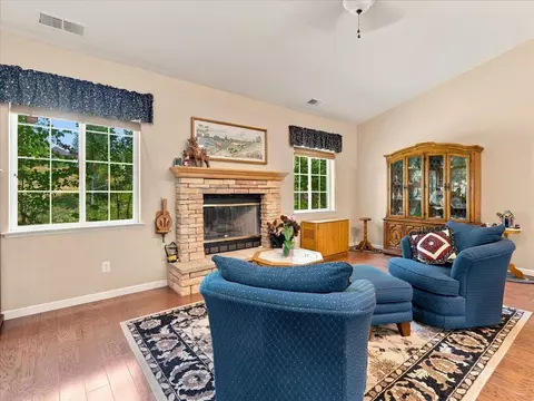 Living - 52891 Arbor Ln, Oakhurst, CA 93644 photo 6 of 7