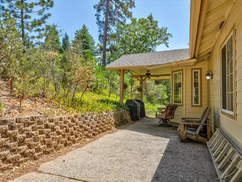 Exterior - 52891 Arbor Ln, Oakhurst, CA 93644 photo 13 of 20