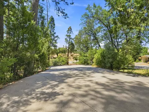 Exterior - 52891 Arbor Ln, Oakhurst, CA 93644 photo 11 of 20
