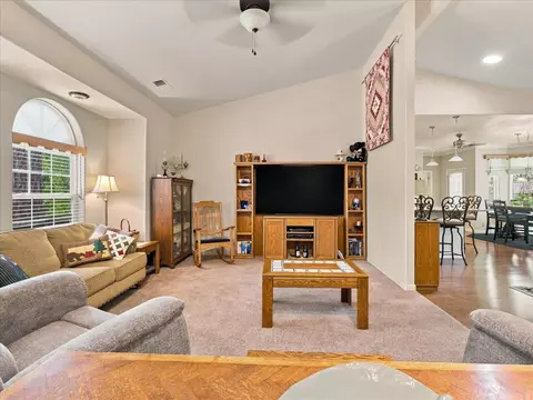 Living - 52891 Arbor Ln, Oakhurst, CA 93644 photo 3 of 7