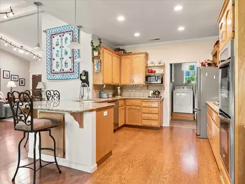 Kitchen - 52891 Arbor Ln, Oakhurst, CA 93644 photo 3 of 6