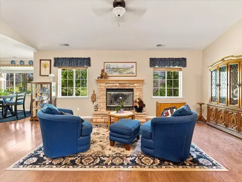 Living - 52891 Arbor Ln, Oakhurst, CA 93644 photo 5 of 7