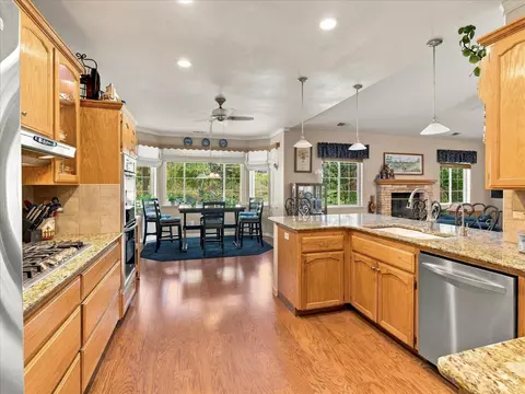 Kitchen - 52891 Arbor Ln, Oakhurst, CA 93644 photo 6 of 6