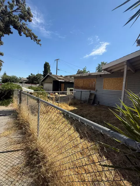 2064 3rd St, Selma, CA 93662 photo 3