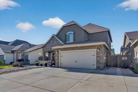 Exterior - 2148 La Canada, Clovis, CA 93619 photo 3 of 5