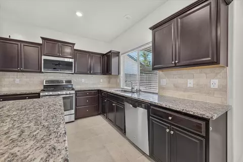 Kitchen - 2148 La Canada, Clovis, CA 93619 photo 3 of 5