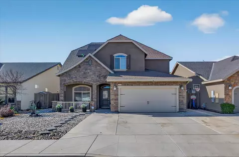 Exterior - 2148 La Canada, Clovis, CA 93619 photo 2 of 5