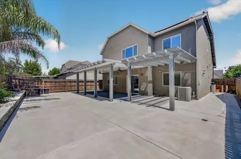 Exterior - 2148 La Canada, Clovis, CA 93619 photo 4 of 5