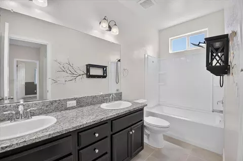 Bath - 2148 La Canada, Clovis, CA 93619 photo 2 of 5