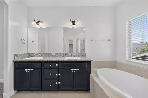 Bath - 2148 La Canada, Clovis, CA 93619 photo 4 of 5