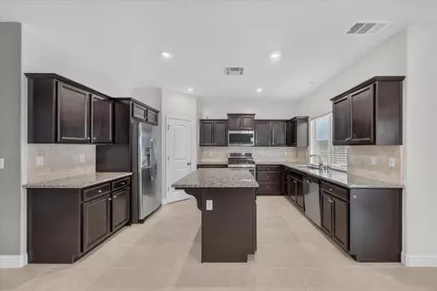 Kitchen - 2148 La Canada, Clovis, CA 93619 photo 1 of 5