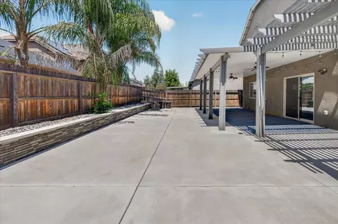 Exterior - 2148 La Canada, Clovis, CA 93619 photo 5 of 5