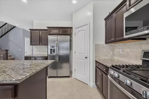 Kitchen - 2148 La Canada, Clovis, CA 93619 photo 5 of 5