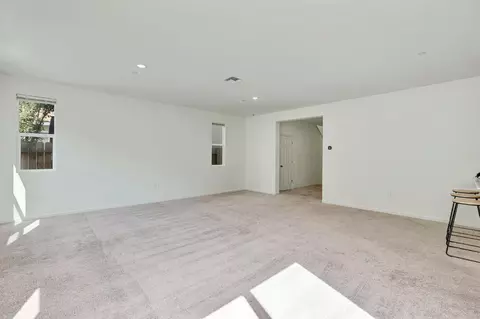Living - 6627 E Madison Ave, Fresno, CA 93727 photo 2 of 3