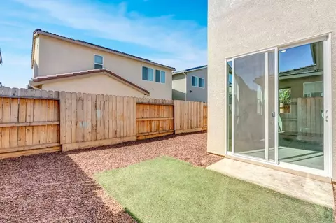 Exterior - 6627 E Madison Ave, Fresno, CA 93727 photo 4 of 5