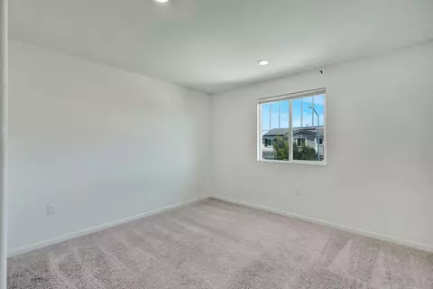 Bedroom - 6627 E Madison Ave, Fresno, CA 93727 photo 1 of 8
