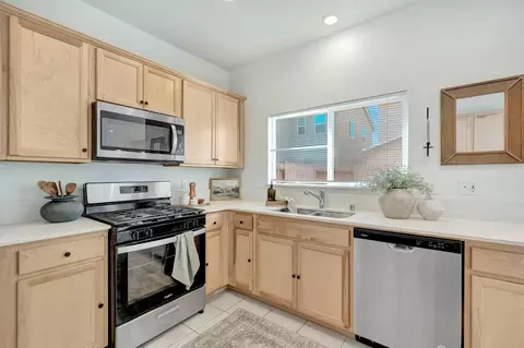 Kitchen - 6627 E Madison Ave, Fresno, CA 93727 photo 6 of 6