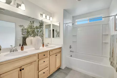 Bath - 6627 E Madison Ave, Fresno, CA 93727 photo 3 of 3